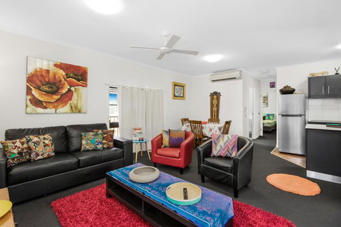 BOUTIQUE APARTMENTS BEACH LOCATION - Tourism Caloundra 0