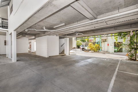BOUTIQUE APARTMENTS BEACH LOCATION - Tourism Caloundra 1