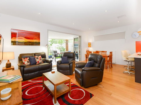 Boutique Stays - Seventh Street, House In Parkdale - Tourism Caloundra 2