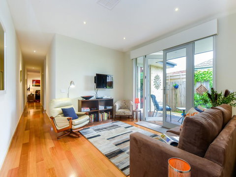 Boutique Stays - Seventh Street, House In Parkdale - Tourism Caloundra 1