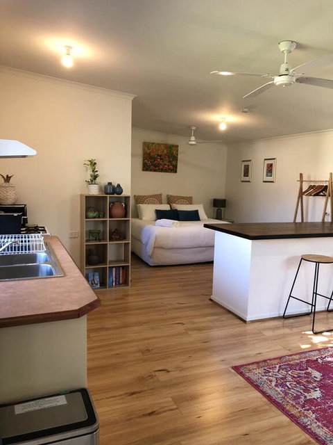 Bower On Becket - Couples Retreat - Tourism Caloundra 3