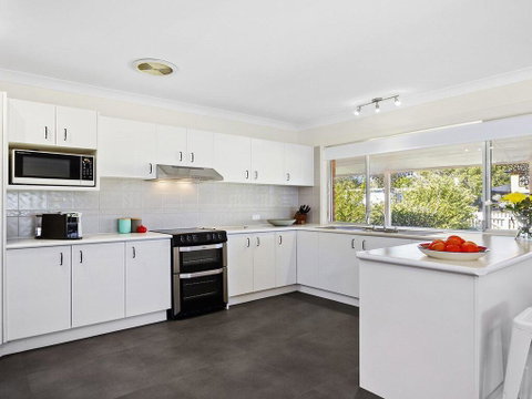 Braeside - Waterfront, Fireplace - Tourism Caloundra 2
