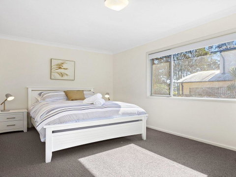Braeside - Waterfront, Fireplace - Tourism Caloundra 1