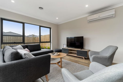 Brand New And Beautiful - Rosebud Holiday Home - Tourism Caloundra 2