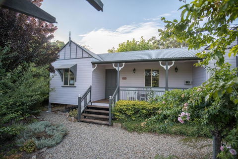 Briar Rose Cottages - Tourism Caloundra 0