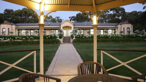 Brice Hill Country Lodge - Tourism Caloundra 1