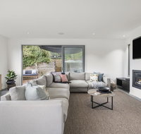 Bridgewater Luxury family retreat close to the beach - Tourism Caloundra