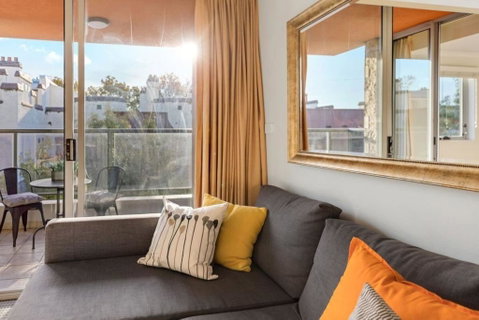 Bright Central Pad With Rooftop Pool, Gym & Parking - Tourism Caloundra 3