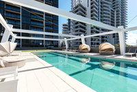 Broadbeach 2 Bedroom FREE WIFI Netflix  Parking