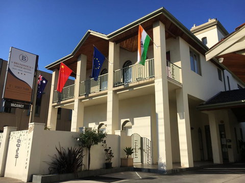 Brunswick Tower Hotel - Tourism Caloundra 0