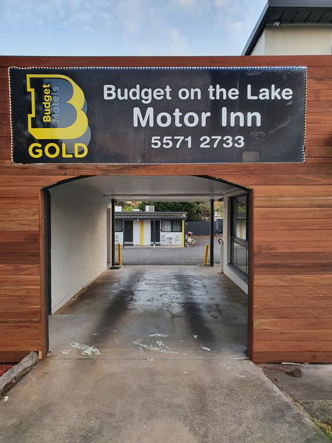 Budget On The Lake - Tourism Caloundra 1