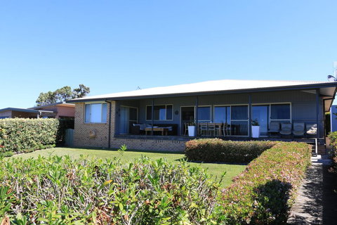Bunkys By The Sea Holiday House - Tourism Caloundra 3
