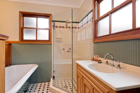 Bunyip Cottage - Tourism Caloundra 1