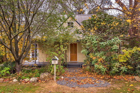 Bunyip Cottage - Tourism Caloundra 0