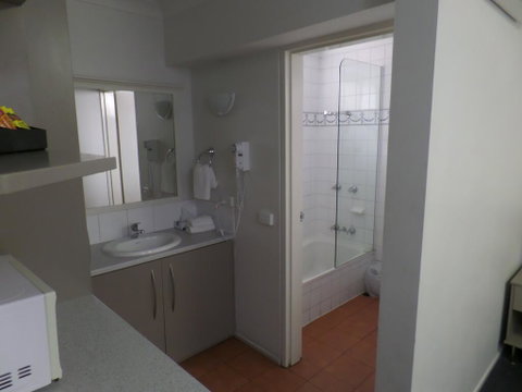 Burke & Wills Mt Isa - Tourism Caloundra 3