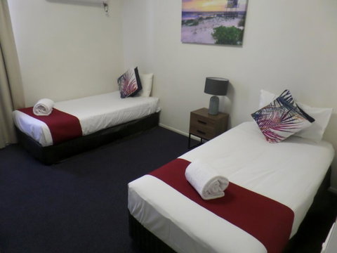 Burke & Wills Mt Isa - Tourism Caloundra 2