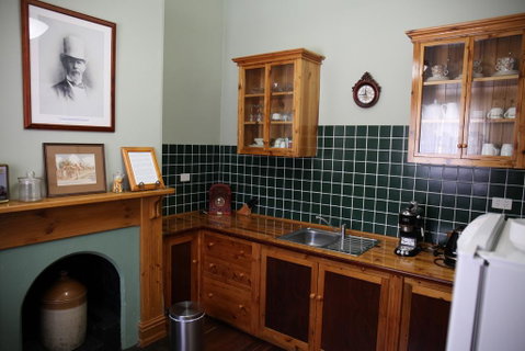 Burra Railway Station Bed And Breakfast - Tourism Caloundra 3
