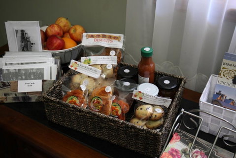 Burra Railway Station Bed And Breakfast - Tourism Caloundra 1