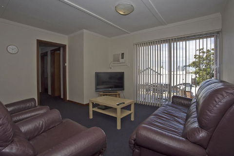 Burswood Lodge Apartments - Tourism Caloundra 2