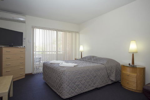 Burswood Lodge Apartments - Tourism Caloundra 3