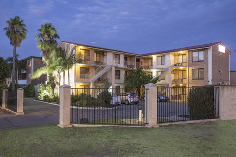 Burswood Lodge Apartments - Tourism Caloundra 0