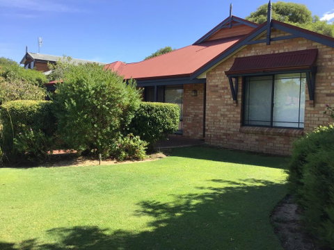 Bussell Retreat - Tourism Caloundra 0