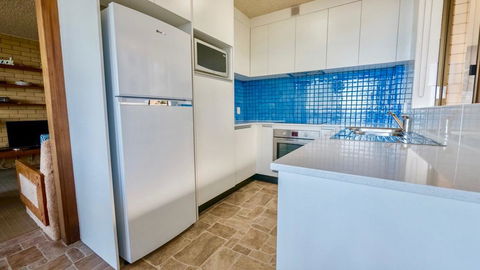 By The Sea Unit 4, 13 Esplanade, Kings Beach - Tourism Caloundra 3