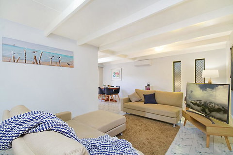 Caba Shack - Tourism Caloundra 1