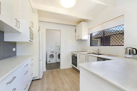 Caba Shack - Tourism Caloundra 0