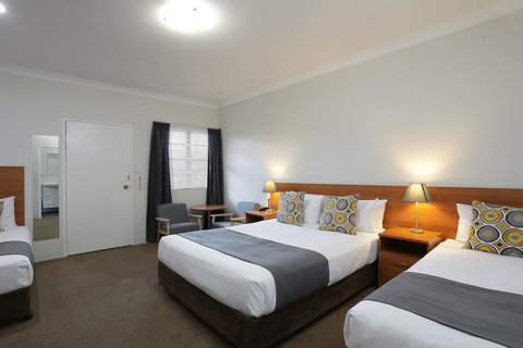 Cadman Motor Inn And Apartments - Tourism Caloundra 2