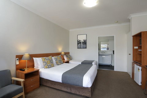 Cadman Motor Inn And Apartments - Tourism Caloundra 1