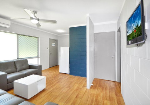 Cairns Adventure Lodge - Includes All Meals Served In The Dining Hall - Tourism Caloundra 1