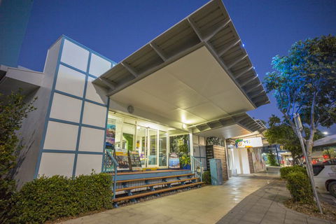 Cairns Central YHA - Tourism Caloundra 1