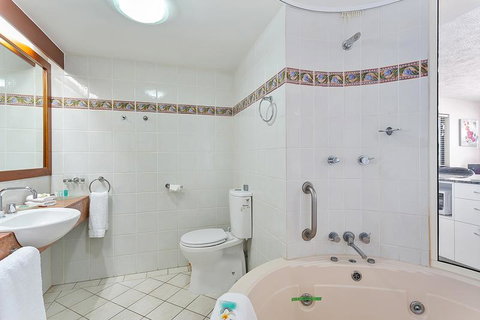 Cairns Esplanade Apartment - Tourism Caloundra 1