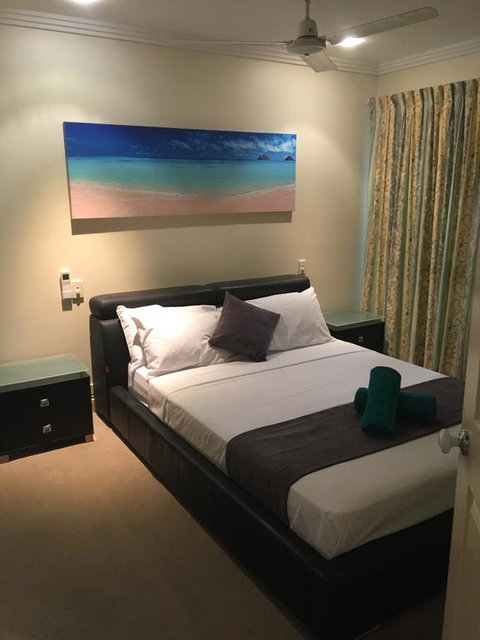 Cairns Golf Course Apartment - Tourism Caloundra 1