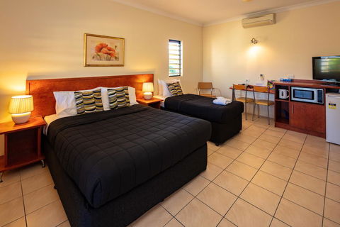 Cairns Queens Court - Tourism Caloundra 3