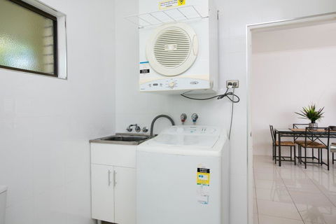 Cairns Reef Retreat - Tourism Caloundra 2