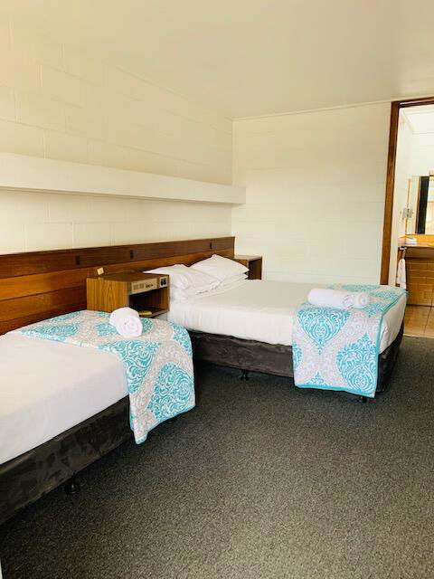 Caledonian Hotel Motel - Tourism Caloundra 3