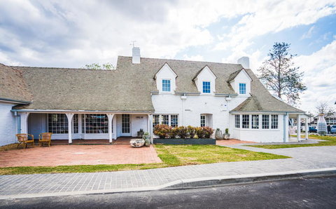 Camden Valley Inn - Tourism Caloundra 2