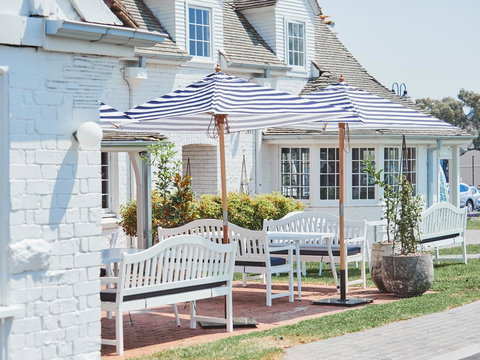 Camden Valley Inn - Tourism Caloundra 1