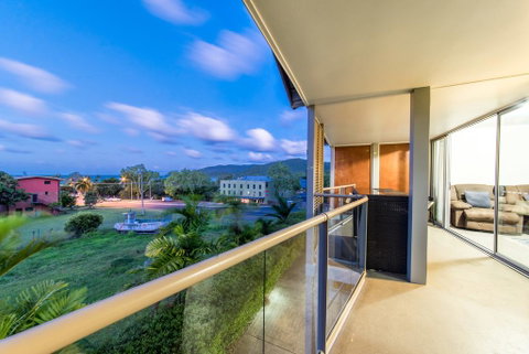 Candlelight - Airlie Beach - Tourism Caloundra 2