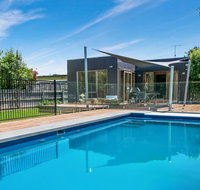 Canterbury Villa Family friendly home walk to beach and village pool - Tourism Caloundra
