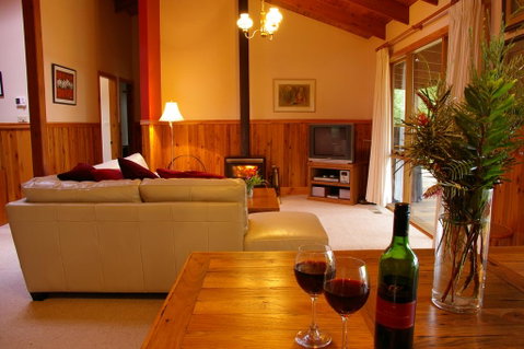 Canyon Cottage - Tourism Caloundra 2