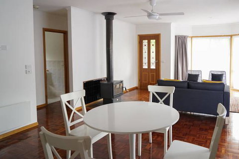 Canyon Walk House & Unit - Tourism Caloundra 2
