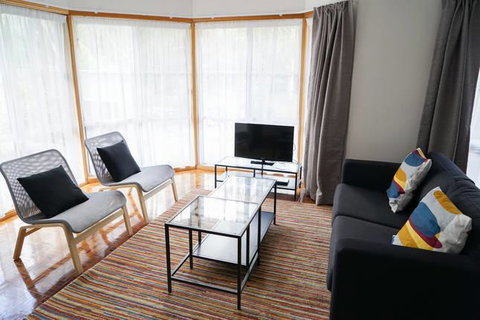 Canyon Walk House & Unit - Tourism Caloundra 3