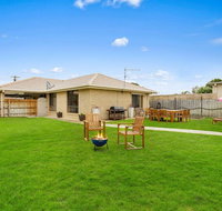CAPEL Family Home large yard close to beach - Tourism Caloundra
