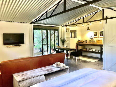 Capri Beach - Couples Retreat - Tourism Caloundra 0