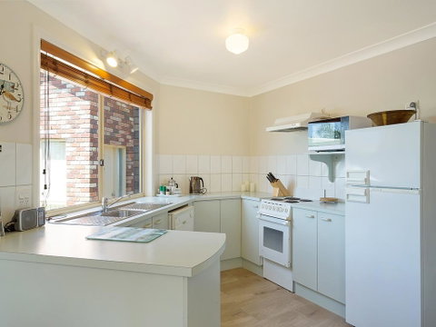 Captain's Quarters Bermagui - Tourism Caloundra 1