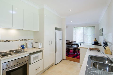 Cara Nobbys Beach 11 Wesley Avenue - Tourism Caloundra 0