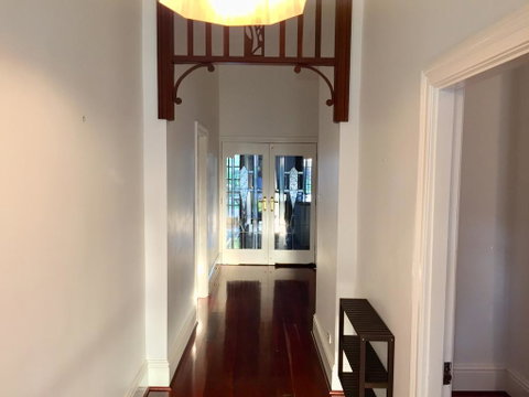 Carey Cottage - Tourism Caloundra 1